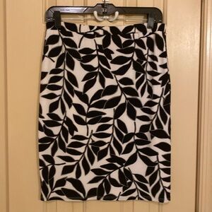 Leota skirt, size medium. Black and white leafy print, elastic waist. Worn once!